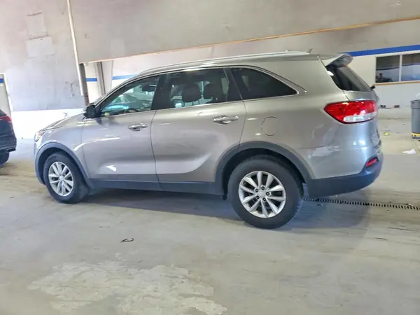5XYPG4A36HG296979 2017 KIA SORENTO - Image 2