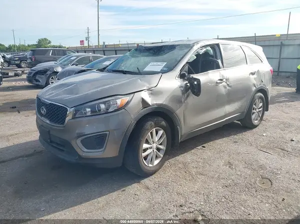 5XYPG4A36HG301078 2017 KIA SORENTO - Image 2