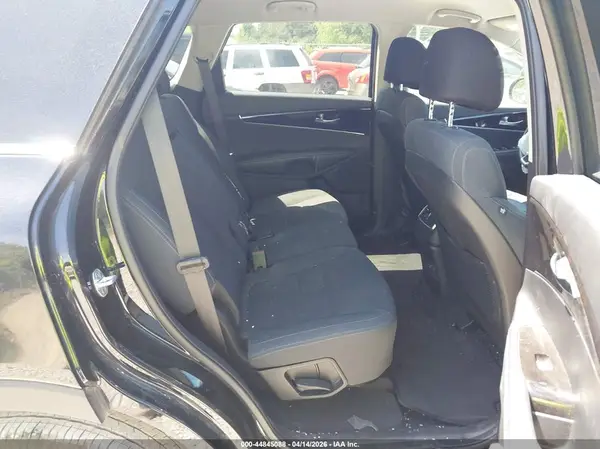 5XYPG4A36HG301985 2017 KIA SORENTO - Image 8