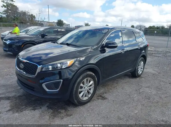 5XYPG4A36JG345426 2018 KIA SORENTO - Image 2