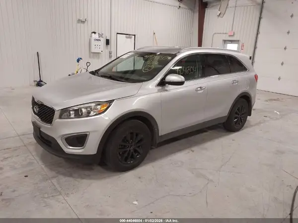 5XYPG4A36JG358421 2018 KIA SORENTO - Image 2
