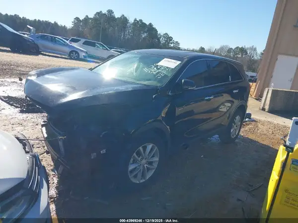 5XYPG4A36JG426359 2018 KIA SORENTO - Image 2