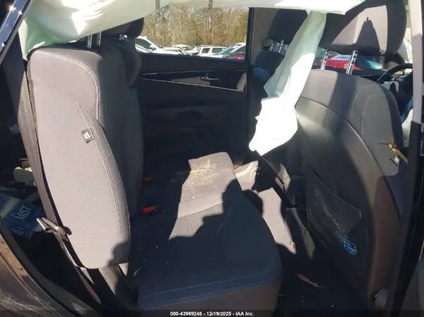 5XYPG4A36JG426359 2018 KIA SORENTO - Image 8