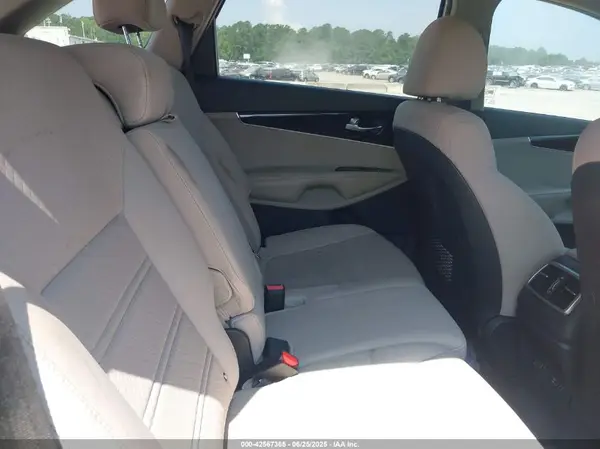 5XYPG4A36KG437900 2019 KIA SORENTO - Image 8