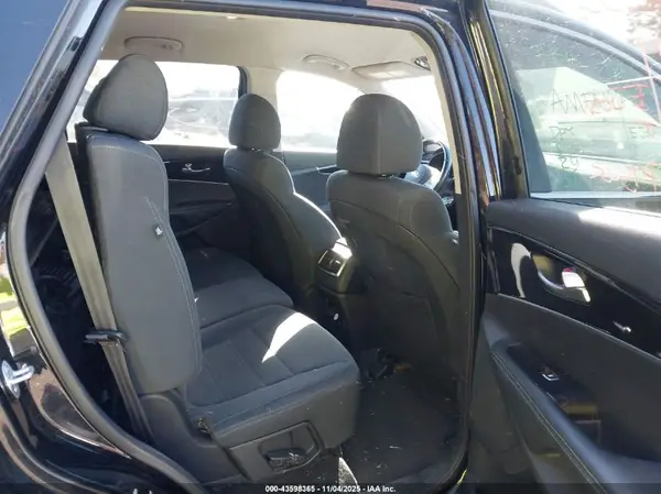 5XYPG4A36KG472601 2019 KIA SORENTO - Image 8