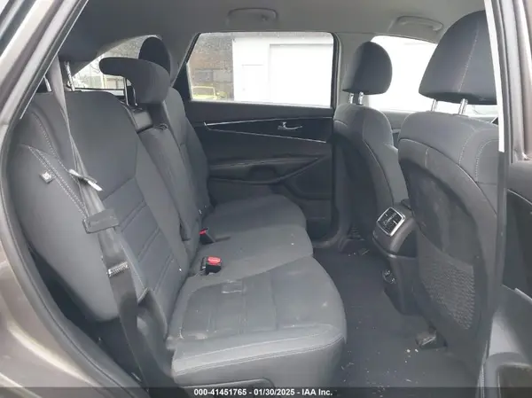 5XYPG4A36KG498972 2019 KIA SORENTO - Image 8