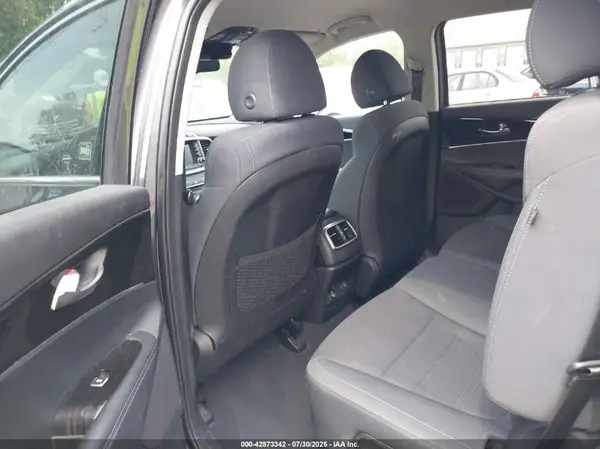 5XYPG4A36KG499765 2019 KIA SORENTO - Image 8