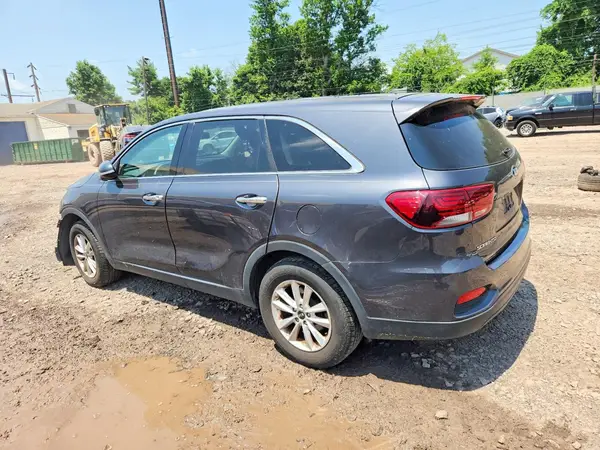 5XYPG4A36KG510070 2019 KIA SORENTO - Image 2