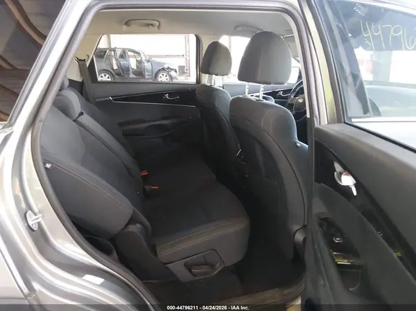 5XYPG4A36KG525295 2019 KIA SORENTO - Image 8