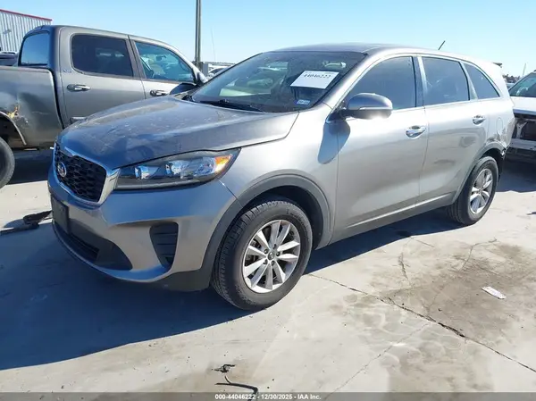 5XYPG4A36KG538855 2019 KIA SORENTO - Image 2
