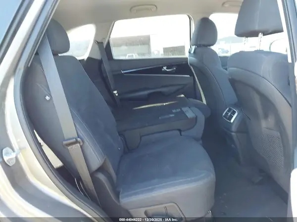 5XYPG4A36KG538855 2019 KIA SORENTO - Image 8