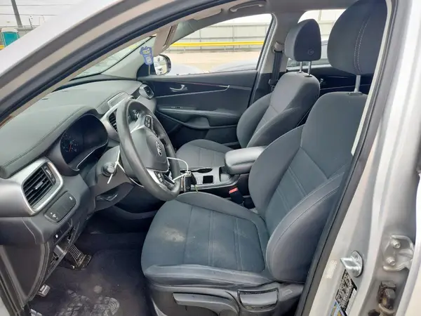 5XYPG4A36KG563738 2019 KIA SORENTO - Image 8