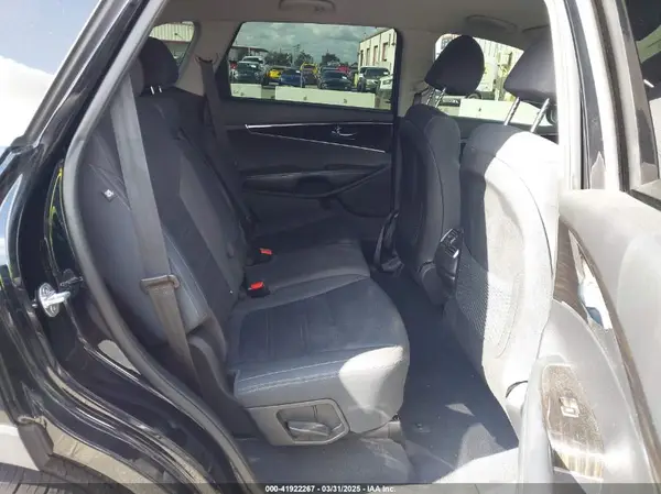 5XYPG4A36KG568969 2019 KIA SORENTO - Image 8