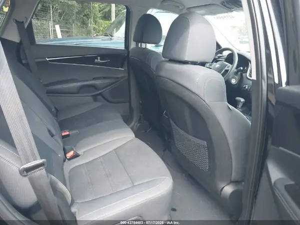 5XYPG4A36KG575498 2019 KIA SORENTO - Image 8