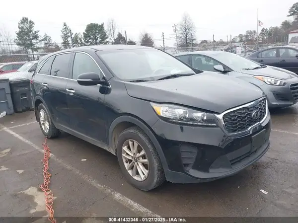 5XYPG4A36KG575579 2019 KIA SORENTO - Image 1