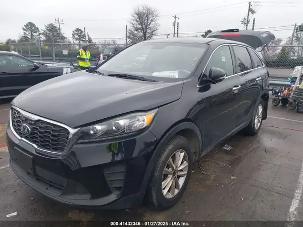 5XYPG4A36KG575579 2019 KIA SORENTO - Image 2