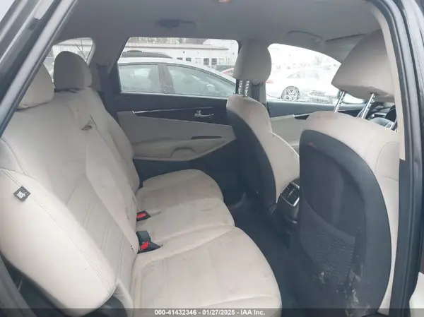 5XYPG4A36KG575579 2019 KIA SORENTO - Image 8