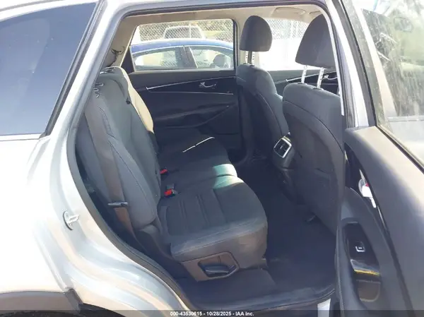 5XYPG4A36KG575713 2019 KIA SORENTO - Image 8