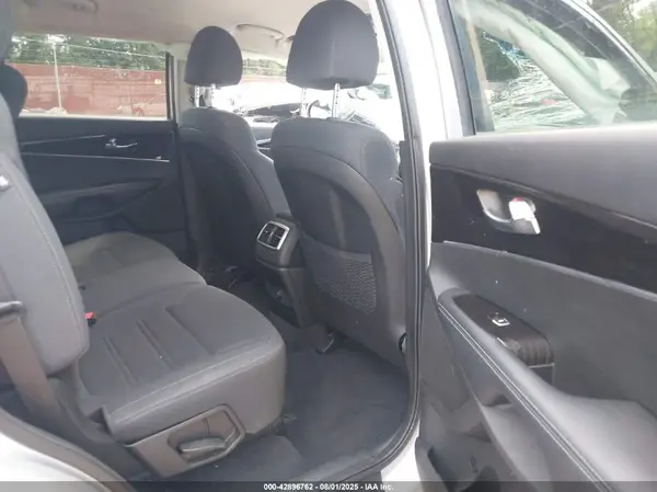 5XYPG4A36KG578627 2019 KIA SORENTO - Image 8