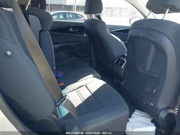 5XYPG4A36KG583391 2019 KIA SORENTO - Image 8