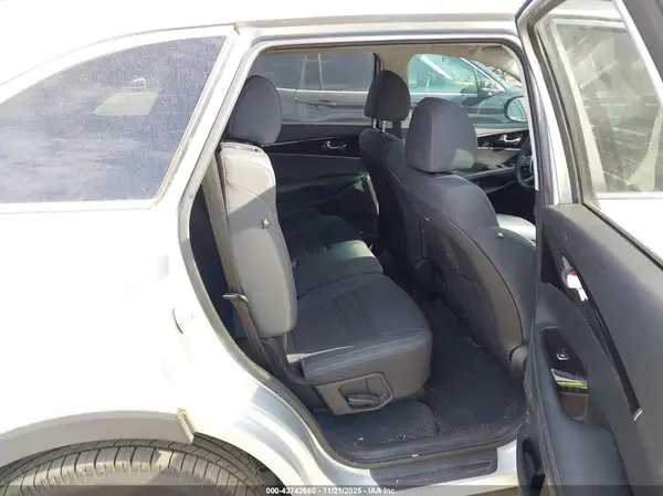 5XYPG4A36KG584153 2019 KIA SORENTO - Image 8