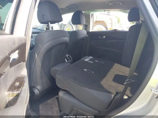 5XYPG4A36KG586551 2019 KIA SORENTO - Image 8