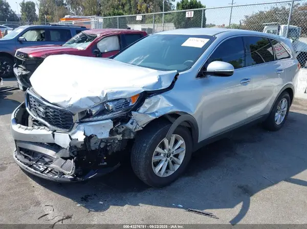 5XYPG4A36KG588817 2019 KIA SORENTO - Image 2