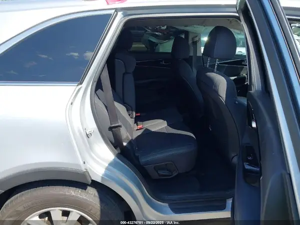 5XYPG4A36KG588817 2019 KIA SORENTO - Image 8