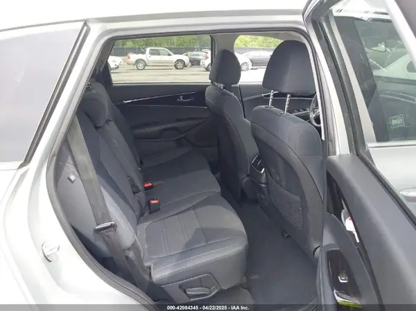 5XYPG4A36KG593306 2019 KIA SORENTO - Image 8