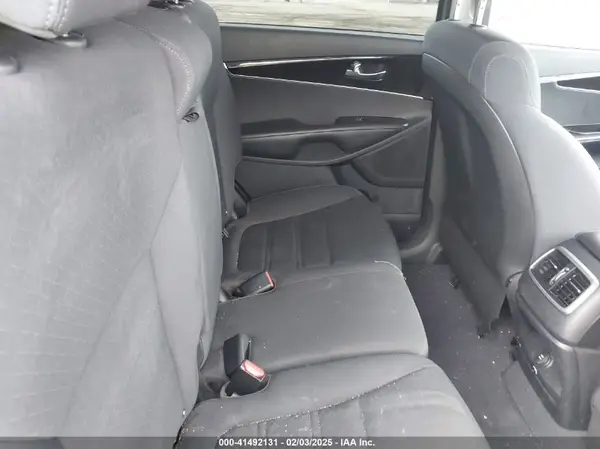5XYPG4A36KG602912 2019 KIA SORENTO - Image 8
