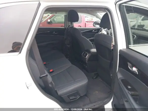 5XYPG4A36KG605518 2019 KIA SORENTO - Image 8