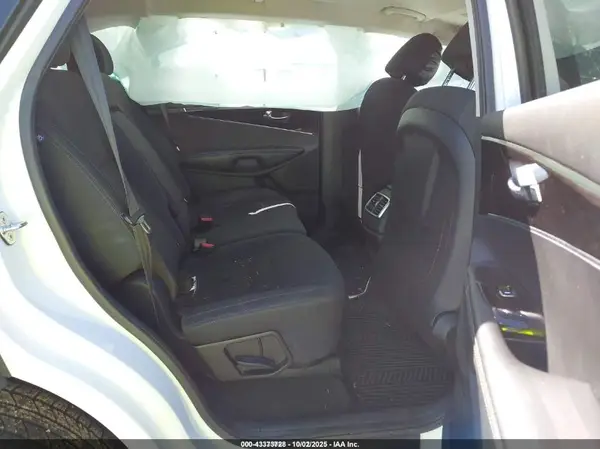 5XYPG4A36KG611237 2019 KIA SORENTO - Image 8