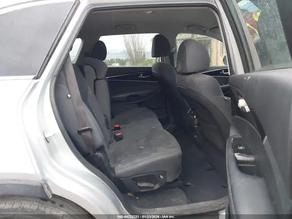 5XYPG4A36LG624197 2020 KIA SORENTO - Image 8