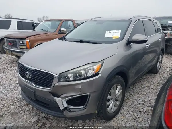5XYPG4A37GG059805 2016 KIA SORENTO - Image 2
