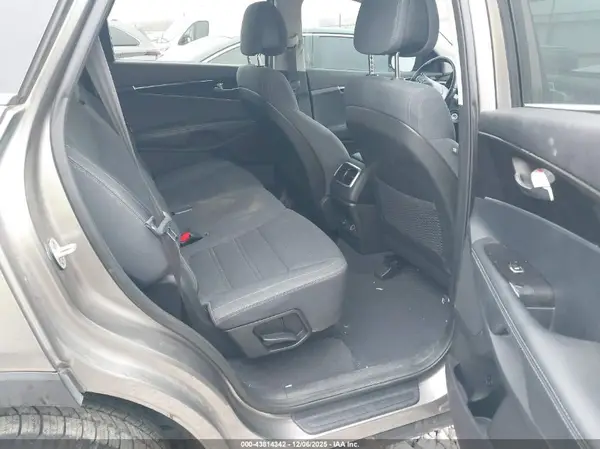 5XYPG4A37GG059805 2016 KIA SORENTO - Image 8