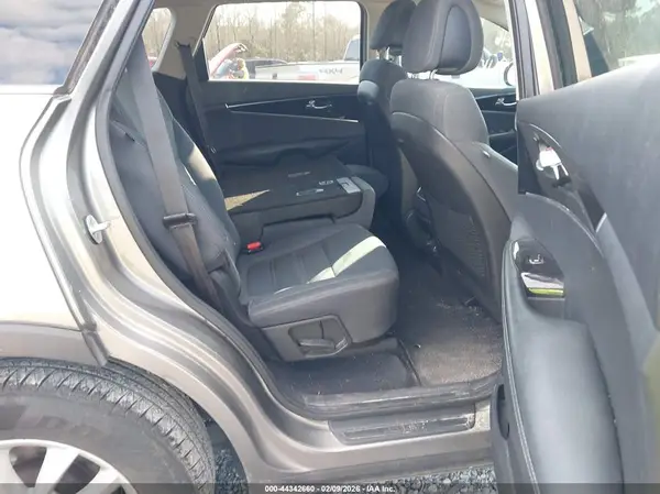5XYPG4A37GG061604 2016 KIA SORENTO - Image 8