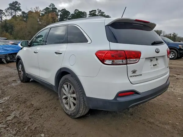 5XYPG4A37GG095705 2016 KIA SORENTO - Image 2