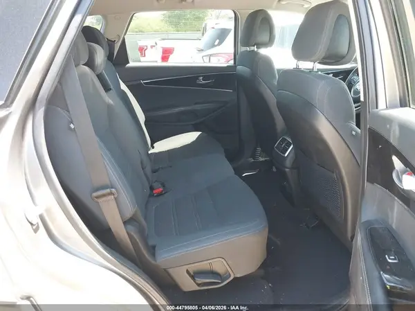 5XYPG4A37GG106637 2016 KIA SORENTO - Image 8