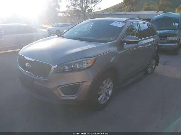 5XYPG4A37GG140609 2016 KIA SORENTO - Image 2