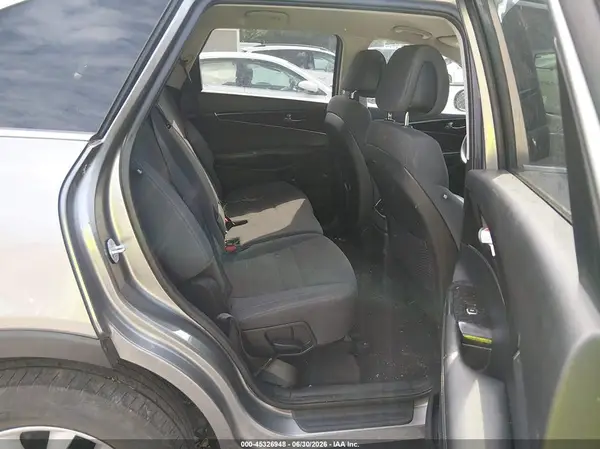 5XYPG4A37GG186585 2016 KIA SORENTO - Image 8