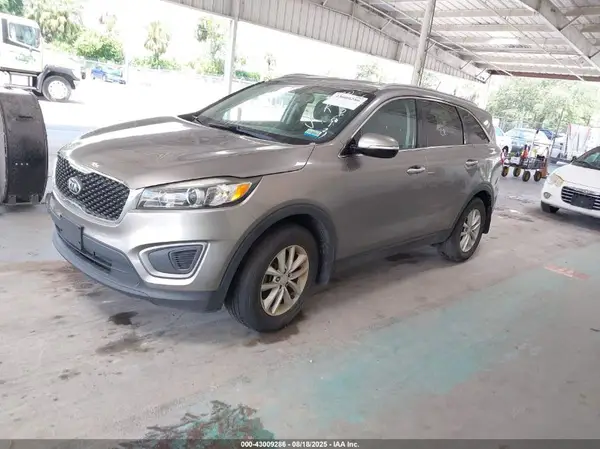 5XYPG4A37HG195613 2017 KIA SORENTO - Image 2