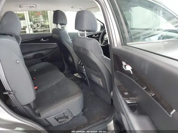 5XYPG4A37HG195613 2017 KIA SORENTO - Image 8