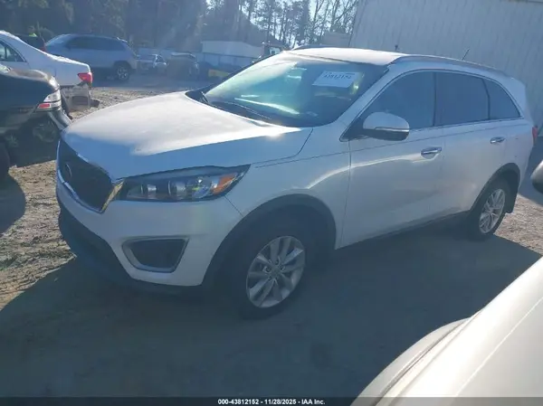 5XYPG4A37HG196289 2017 KIA SORENTO - Image 2