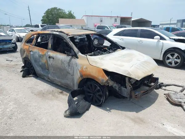 5XYPG4A37HG214564 2017 KIA SORENTO - Image 1