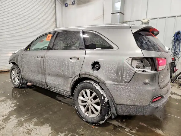 5XYPG4A37HG215536 2017 KIA SORENTO - Image 2