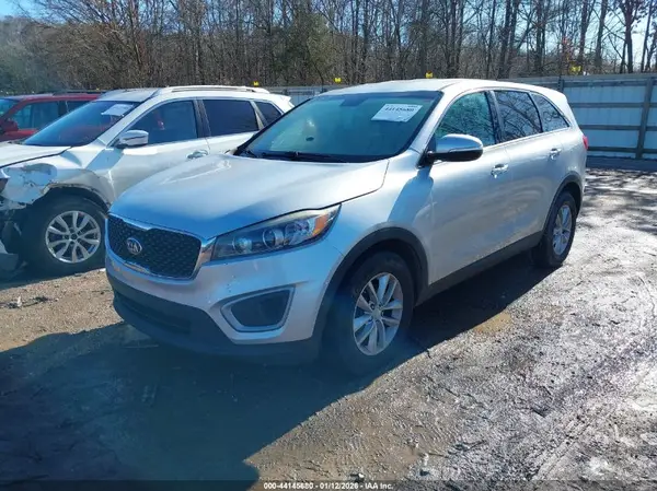 5XYPG4A37HG221062 2017 KIA SORENTO - Image 2