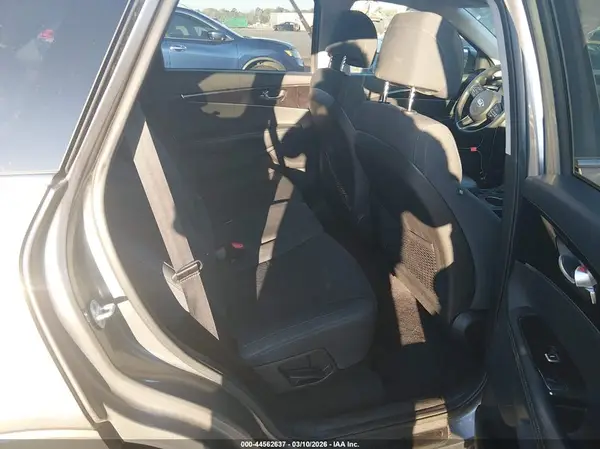 5XYPG4A37HG234457 2017 KIA SORENTO - Image 8