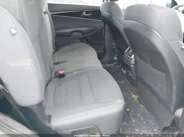 5XYPG4A37HG235155 2017 KIA SORENTO - Image 8