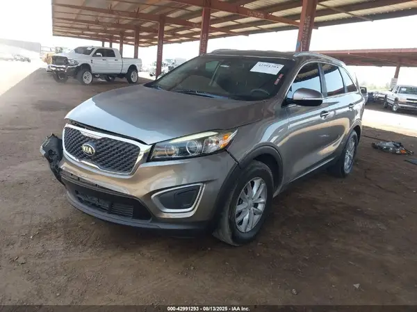 5XYPG4A37HG239996 2017 KIA SORENTO - Image 2