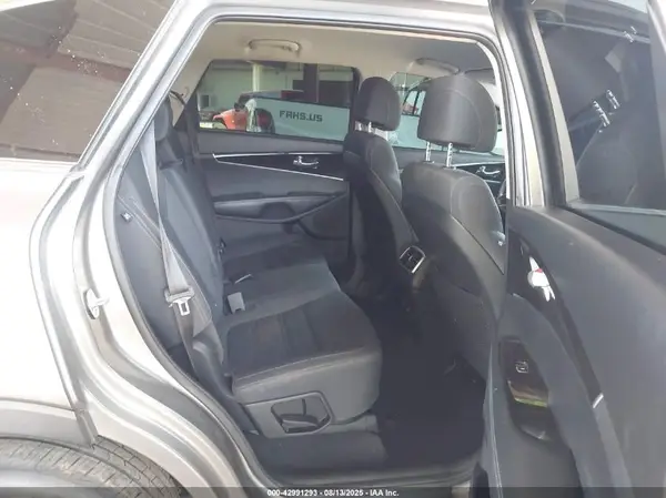 5XYPG4A37HG239996 2017 KIA SORENTO - Image 8